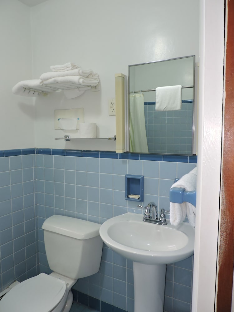 Standard Room, 2 Double Beds photo 3