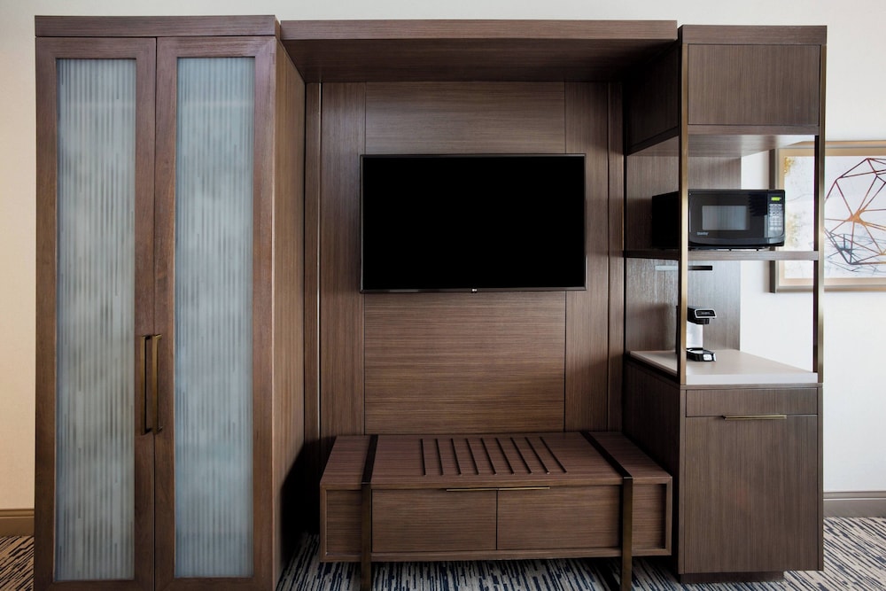 Club Room, 1 King Bed - Photo 1