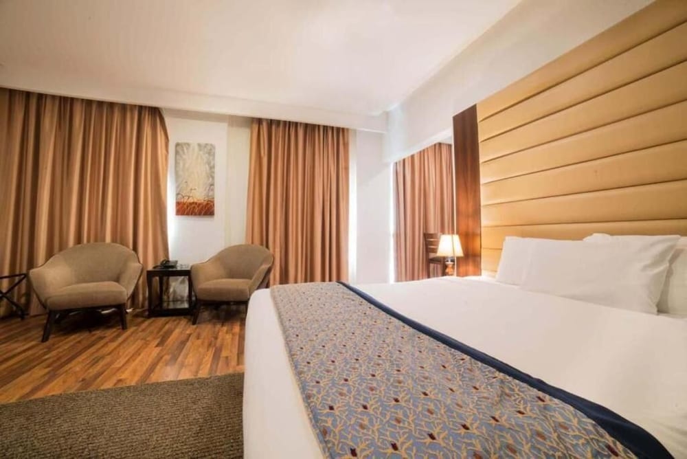 Suite, 2 Bedrooms, Sea View (Diplomatic,3 Single, 1 King) photo 2