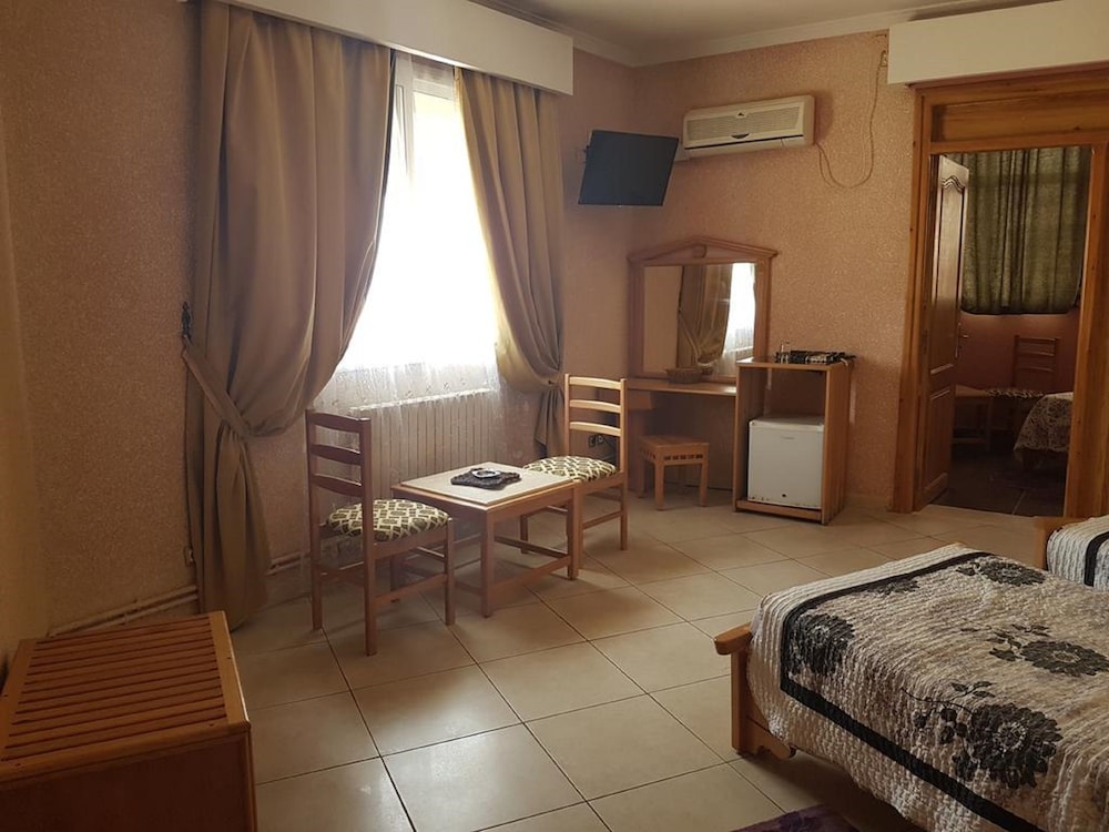 Double Room - Photo 7