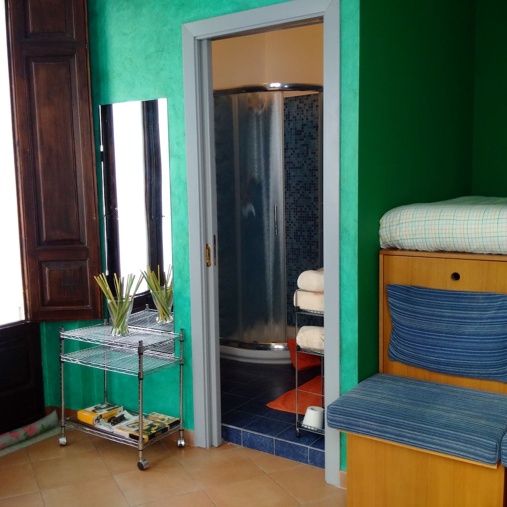 Basic Triple Room, Balcony, City View photo 3