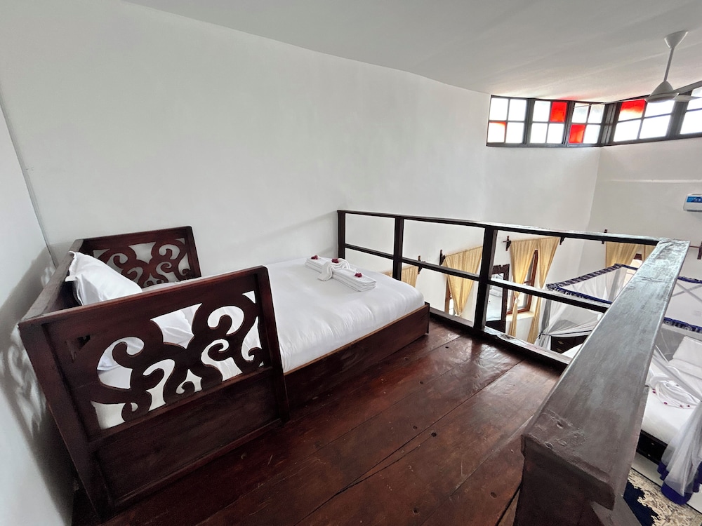 Deluxe Suite, City View, Mezzanine