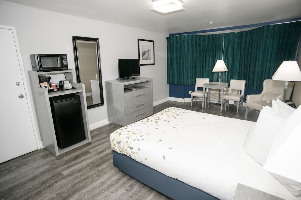 Standard Room, 1 Queen Bed, Ocean View photo 2