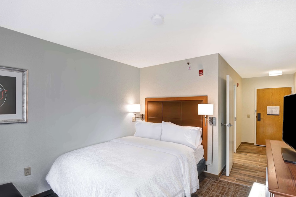 Room, 1 Queen Bed, Accessible, Bathtub photo 1
