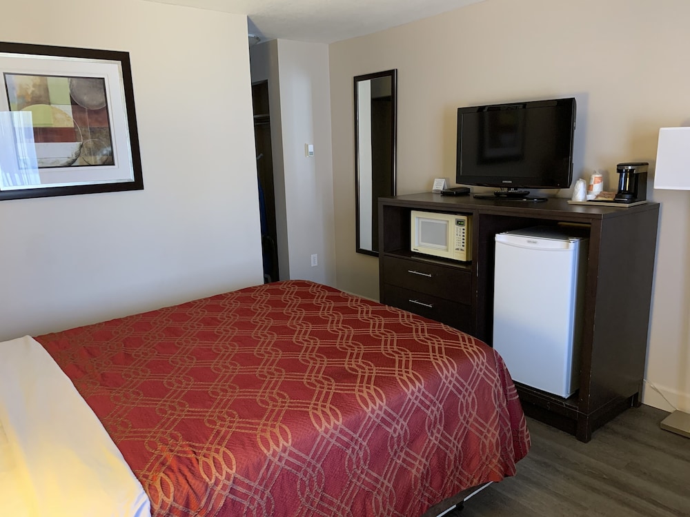 Standard Room, 1 Queen Bed, Non Smoking - Photo 5