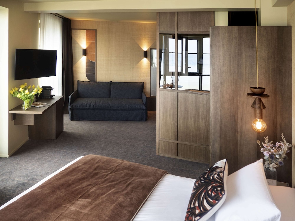 Suite, 1 King Bed with Sofa bed, Sea View photo 2