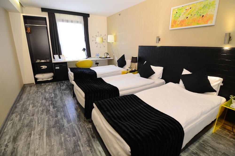 Standard Double Room with Extra Bed photo 2