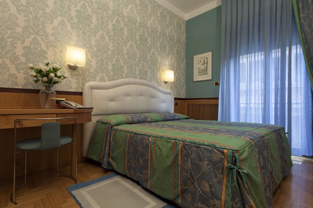 Double or Twin Room - Photo 3