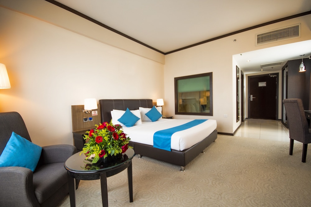 Deluxe Room, 1 King Bed photo 1