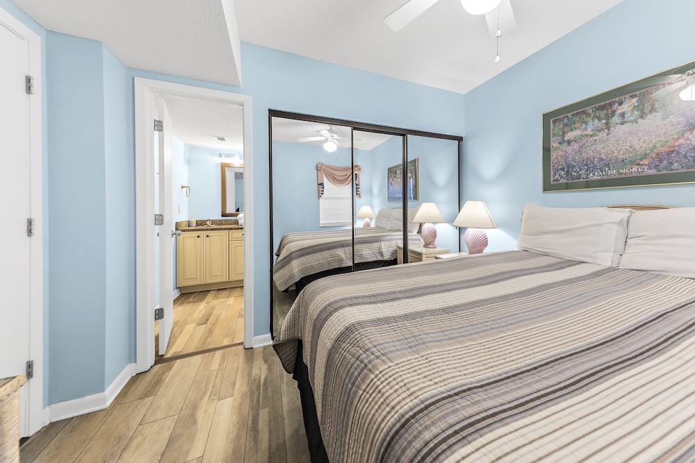 Signature Condo, 3 Bedrooms, Balcony, Beach View photo 1