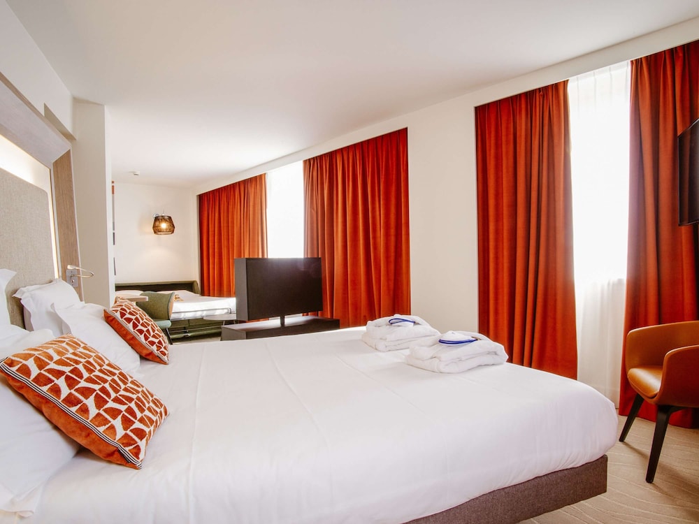Suite, 1 Queen Bed (1 Double bed & 1 Double sofa)