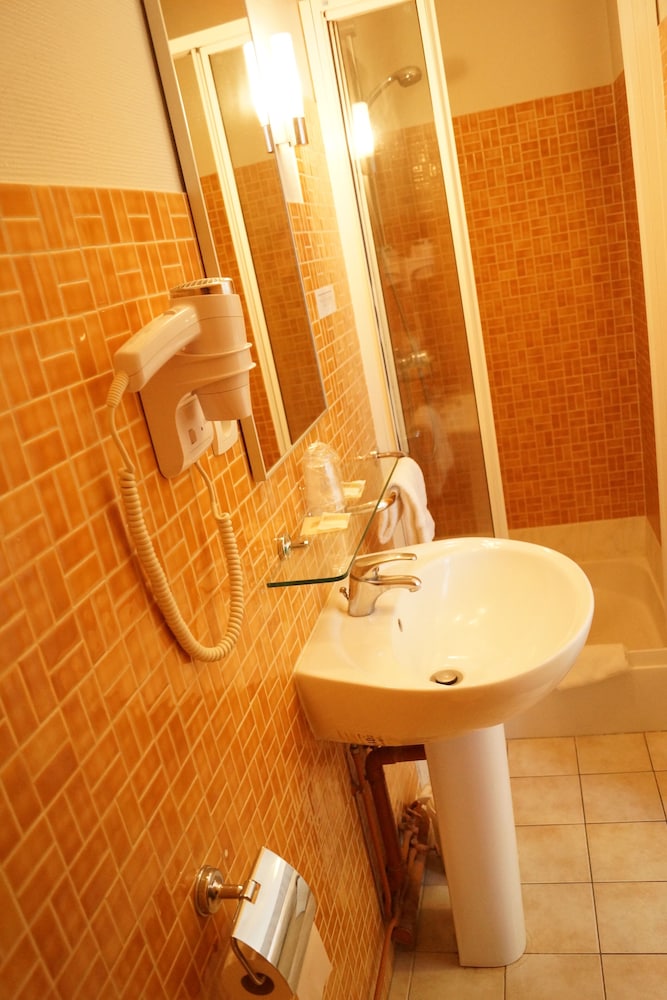 Standard Double Room - Photo 5