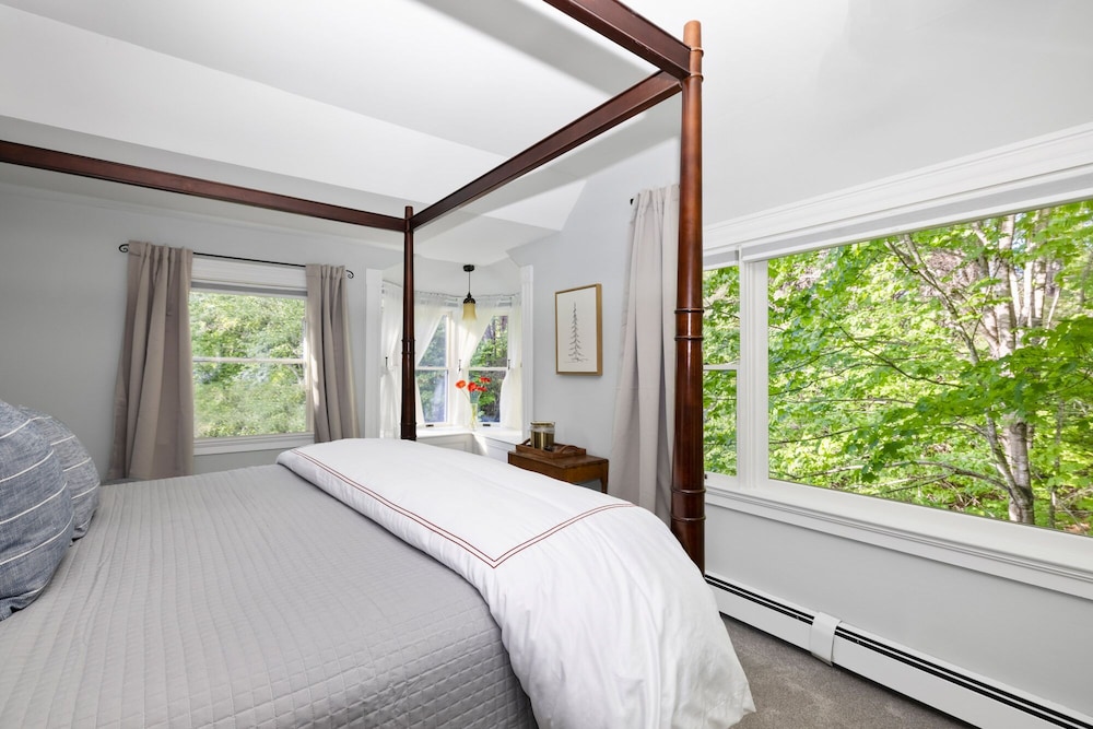 Noble Suite