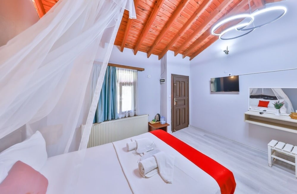 Standard Room With Pool And River View photo 2