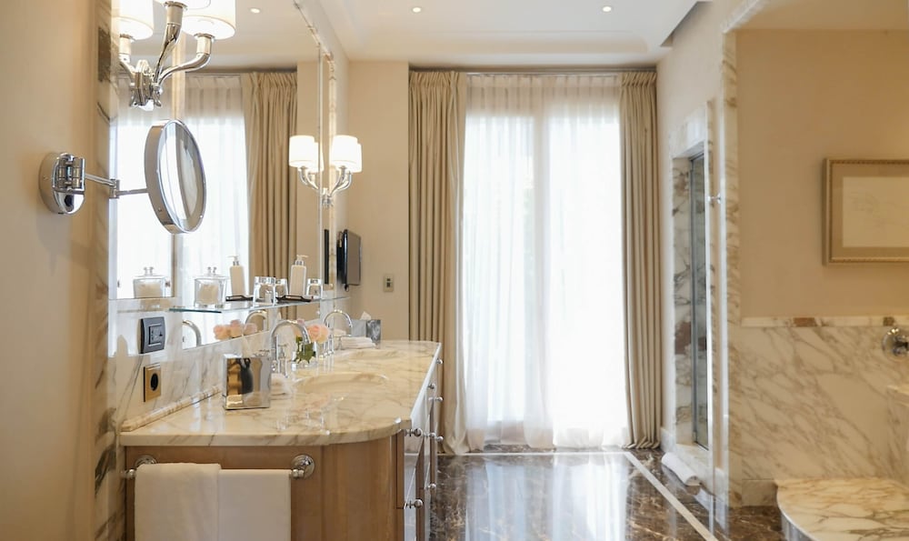 Royal Suite (Non Smoking)