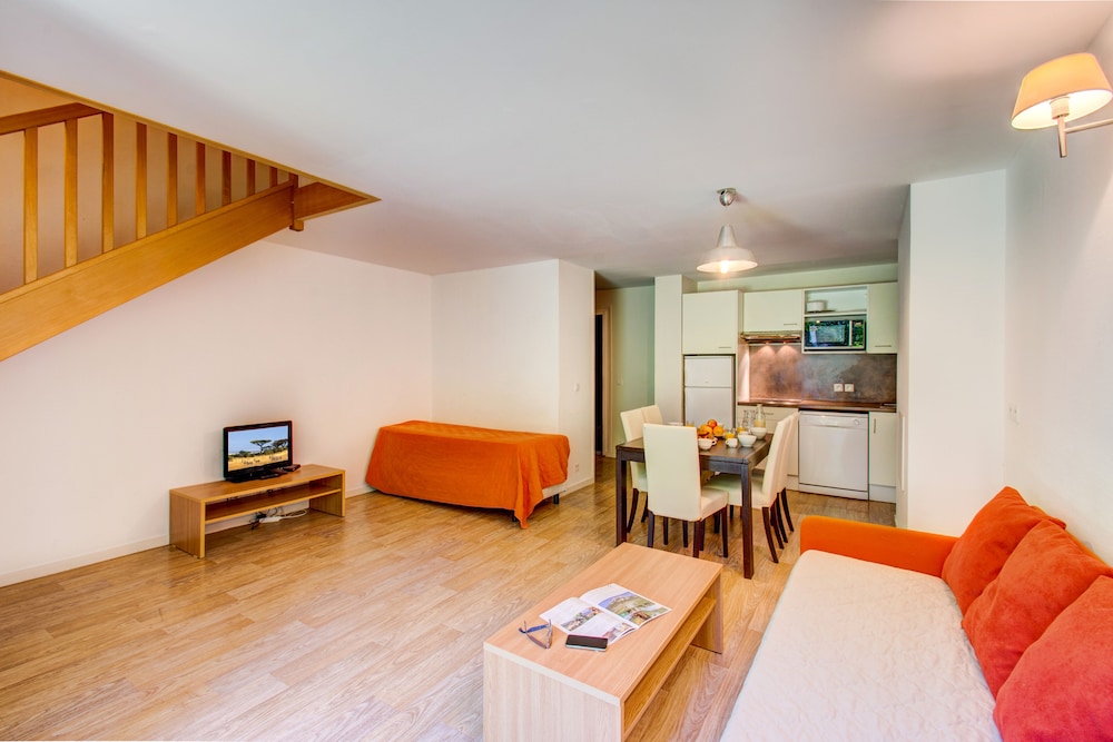 Apartment with sleeping area, for 7 people photo 3