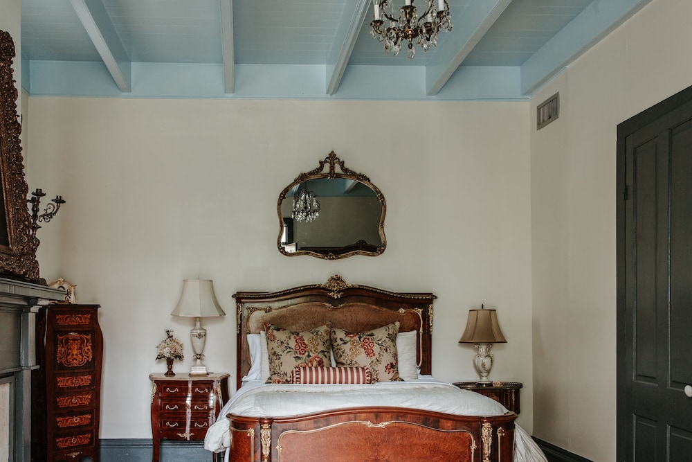 Napoleon Suite