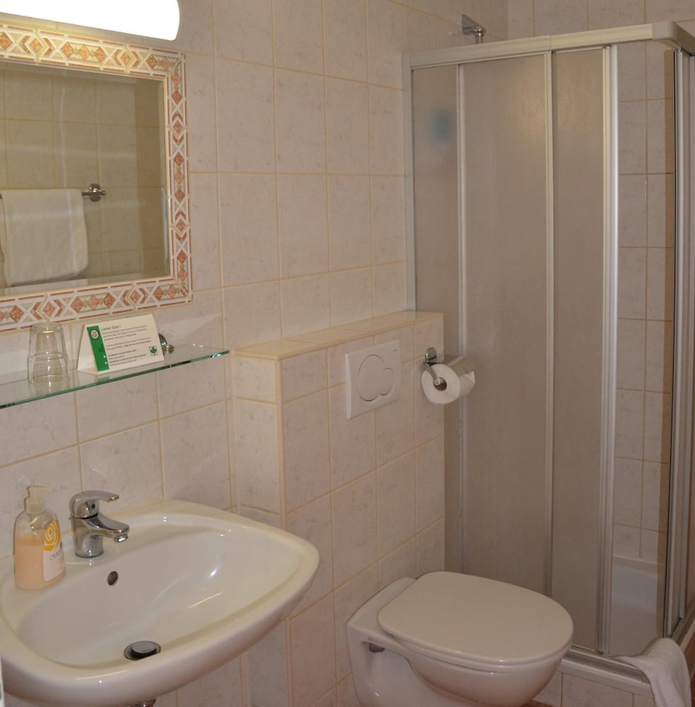 Twin Room - Photo 3
