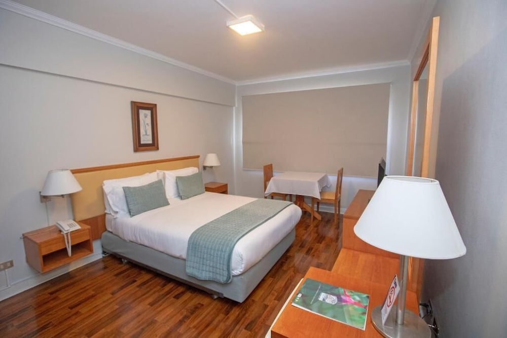 Superior Room, 1 Queen Bed, Partial Ocean View photo 1