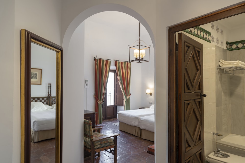 Standard Double or Twin Room - Photo 3