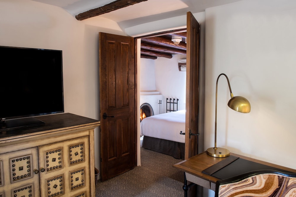 Room, 1 King Bed (Mobility Accessible, Roll-In Shower) - Photo 7