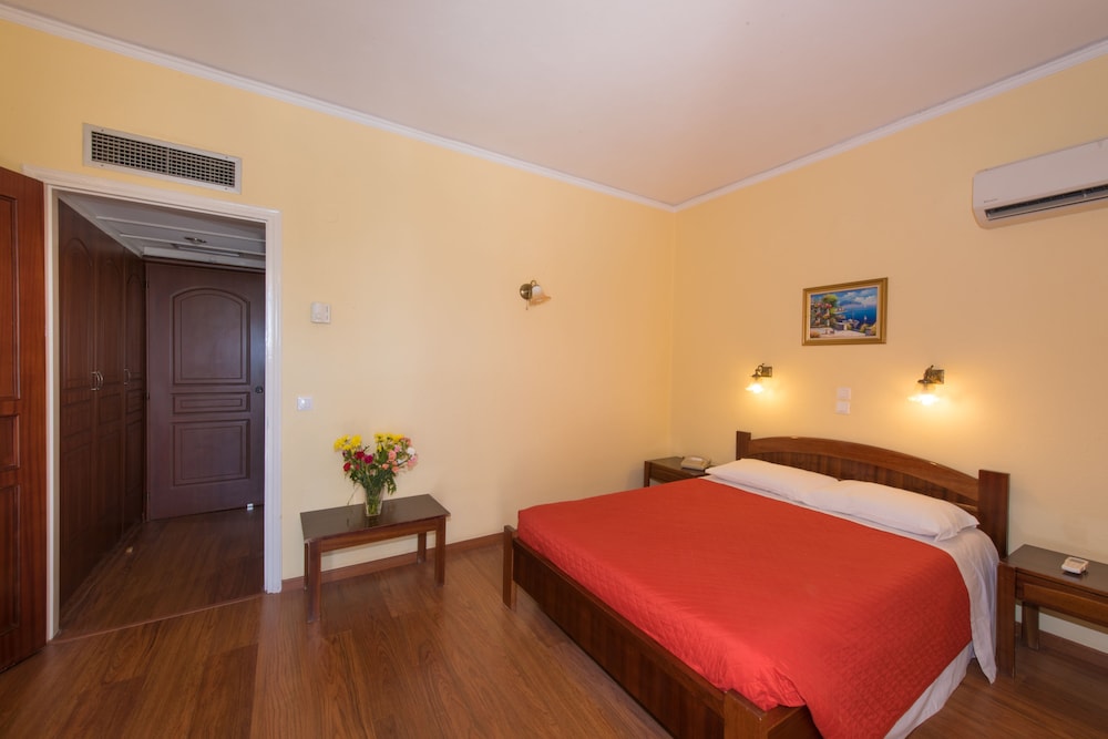 Double or Twin Room - Photo 3