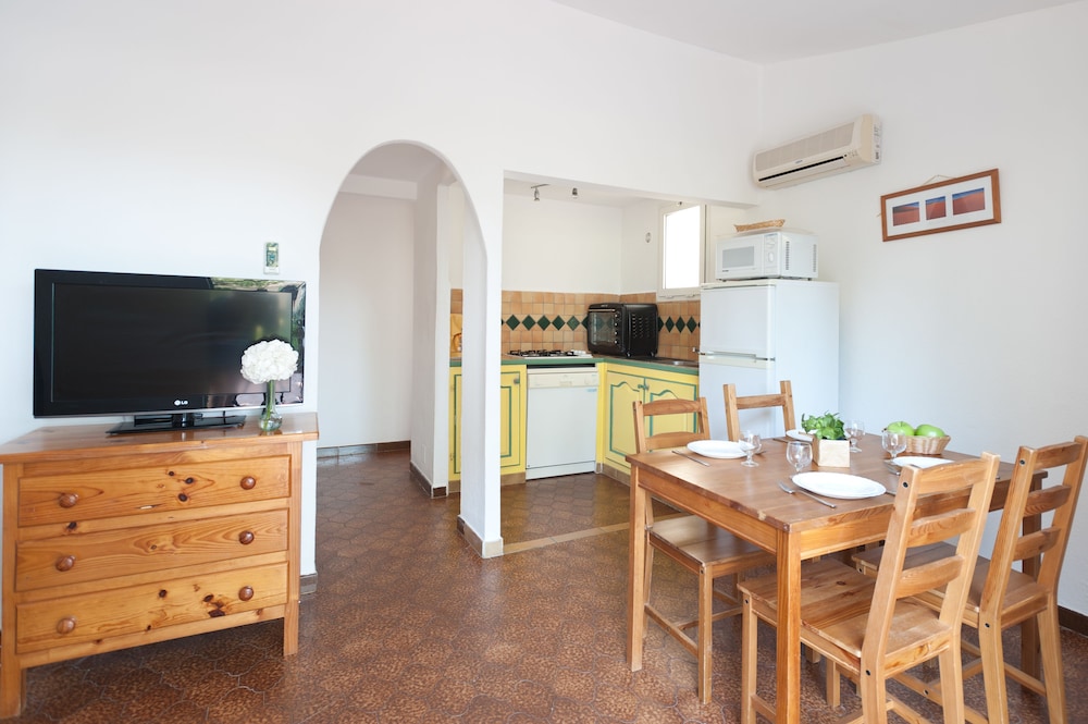 Suite, 3 Bedrooms, Kitchen