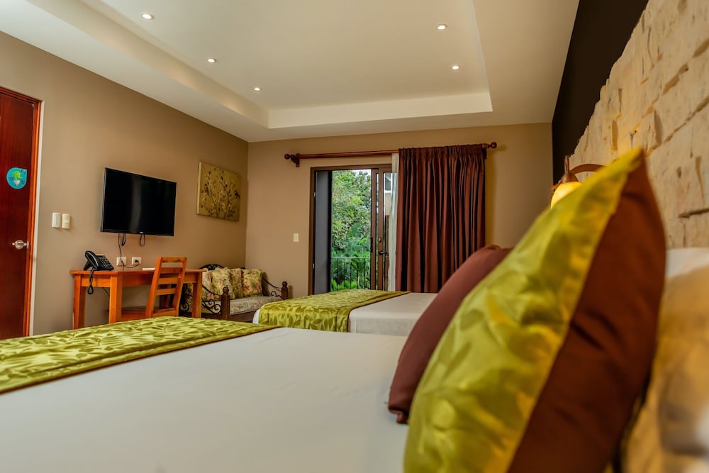 Luxury Studio Suite, Multiple Beds, Hot Tub
