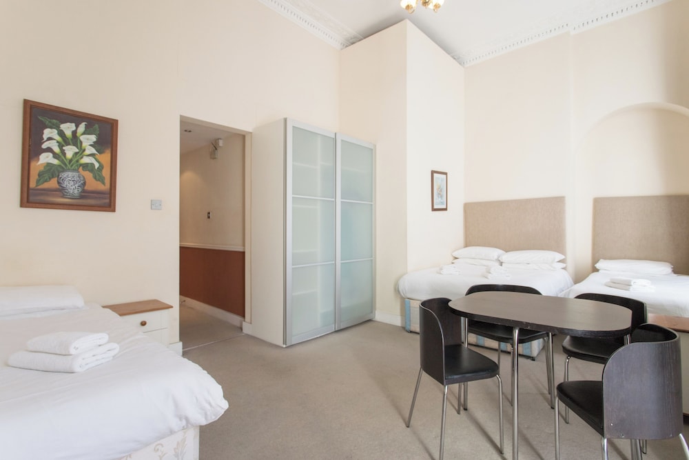 Family Studio, Ensuite