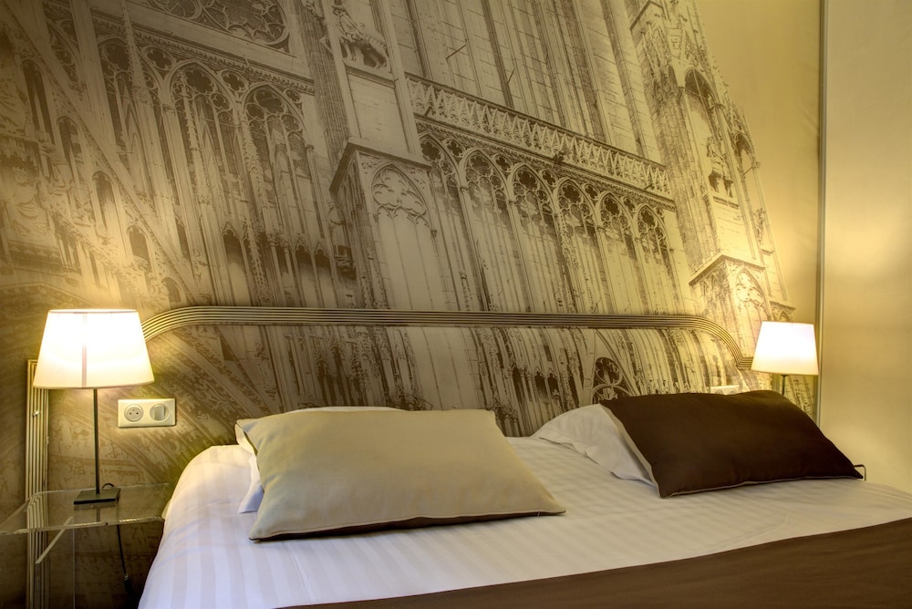 Double Room (Cathedral View) - Photo 10