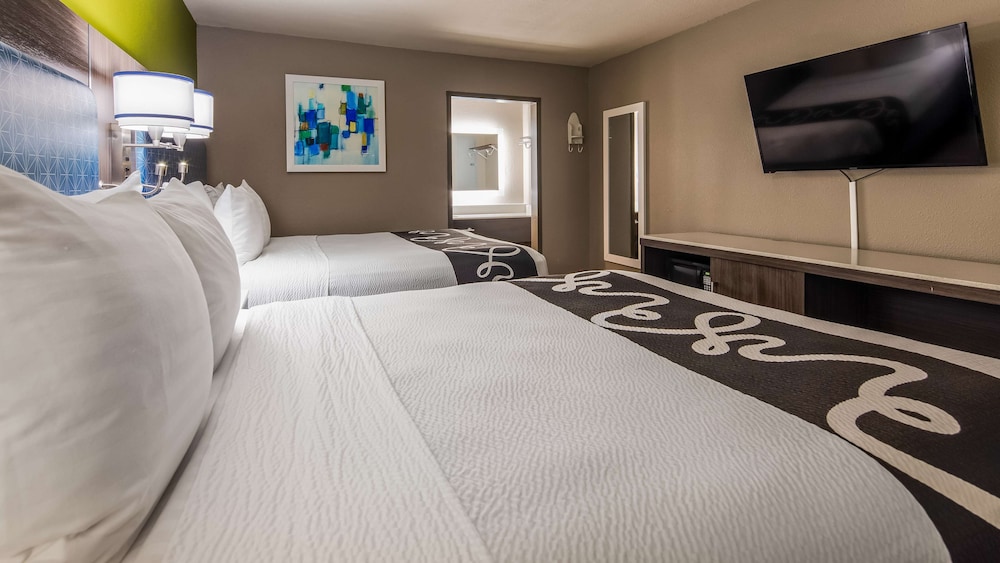 Standard Room, 2 Queen Beds, Accessible, Bathtub - Photo 7