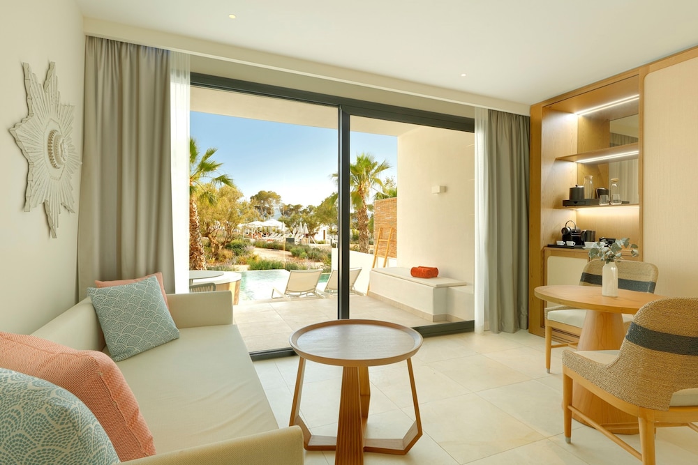Junior Suite (Signature Level, Swim up) - Club Access Included - Photo 8