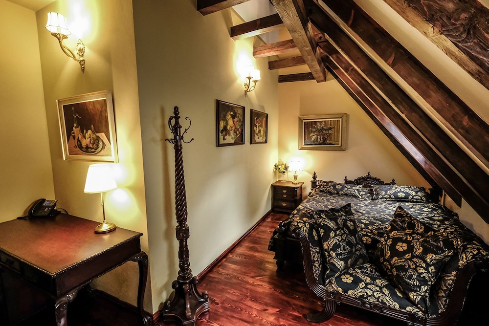 Room (Superior King 301)