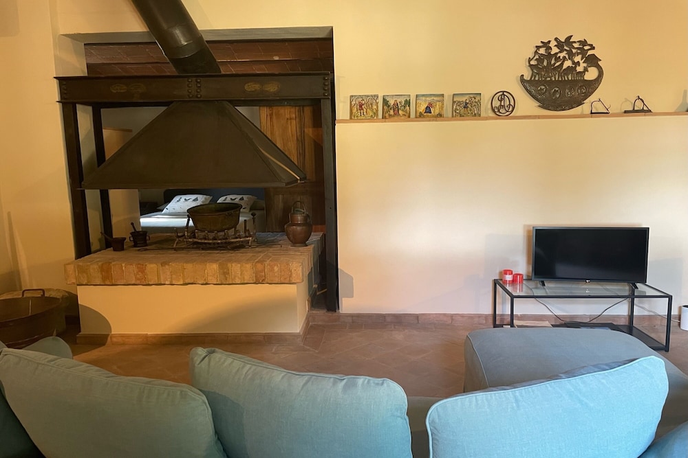 Family Apartment, 1 Bedroom (Olivemill Apt Private Jacuzzi Outside) photo 2
