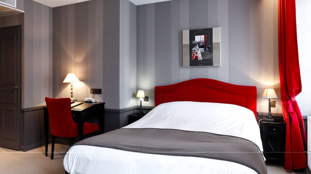 Premium Double Room - Photo 10