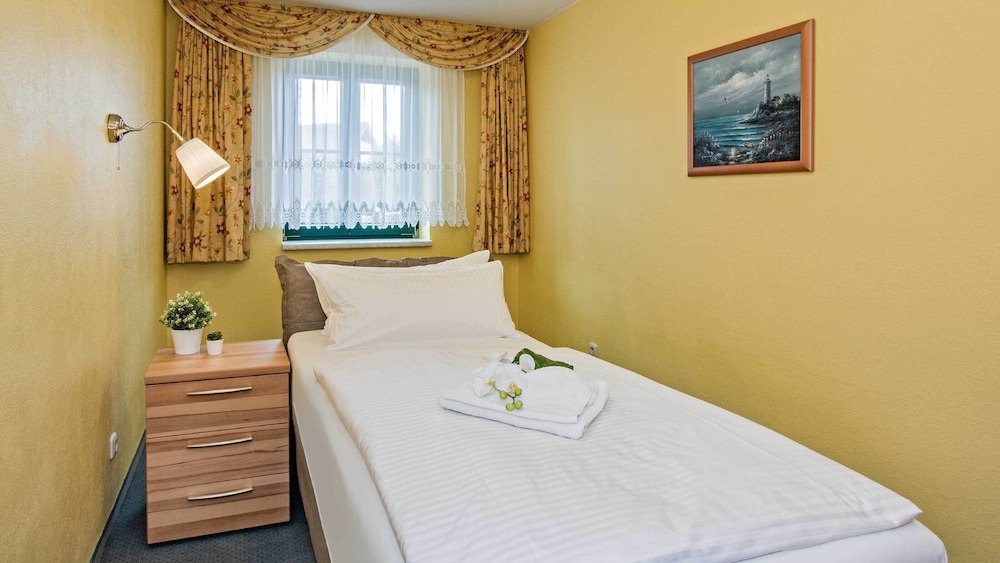Comfort Condo, 2 Bedrooms (Including 75 Euro Cleaning Fee) photo 3