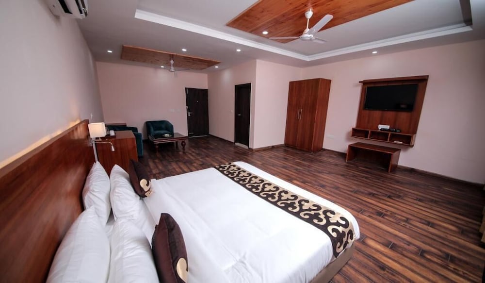 Executive Room with Balcony & Riverview