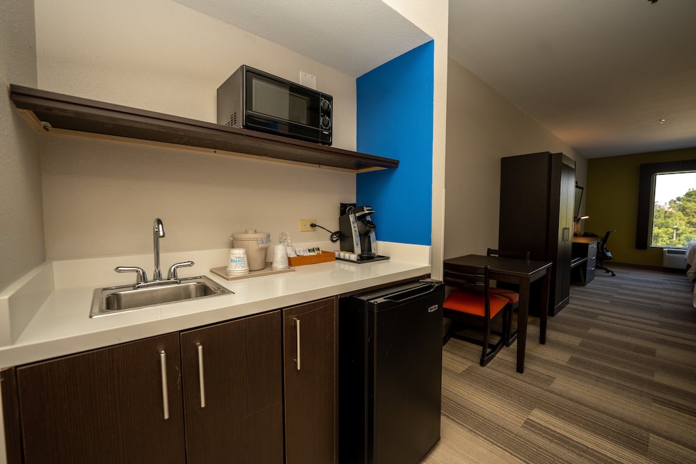 Suite, 1 King Bed (Additional Living Area) - Photo 1