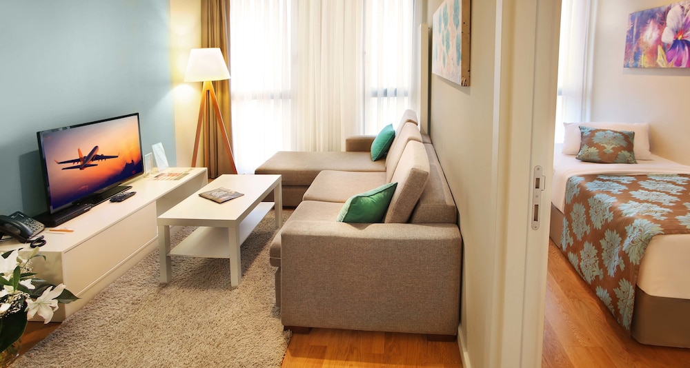 Deluxe Suite photo 2