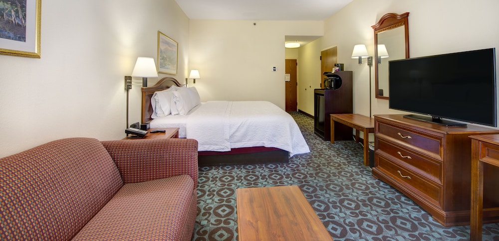 Standard Room, 1 King Bed, Non Smoking - Photo 4