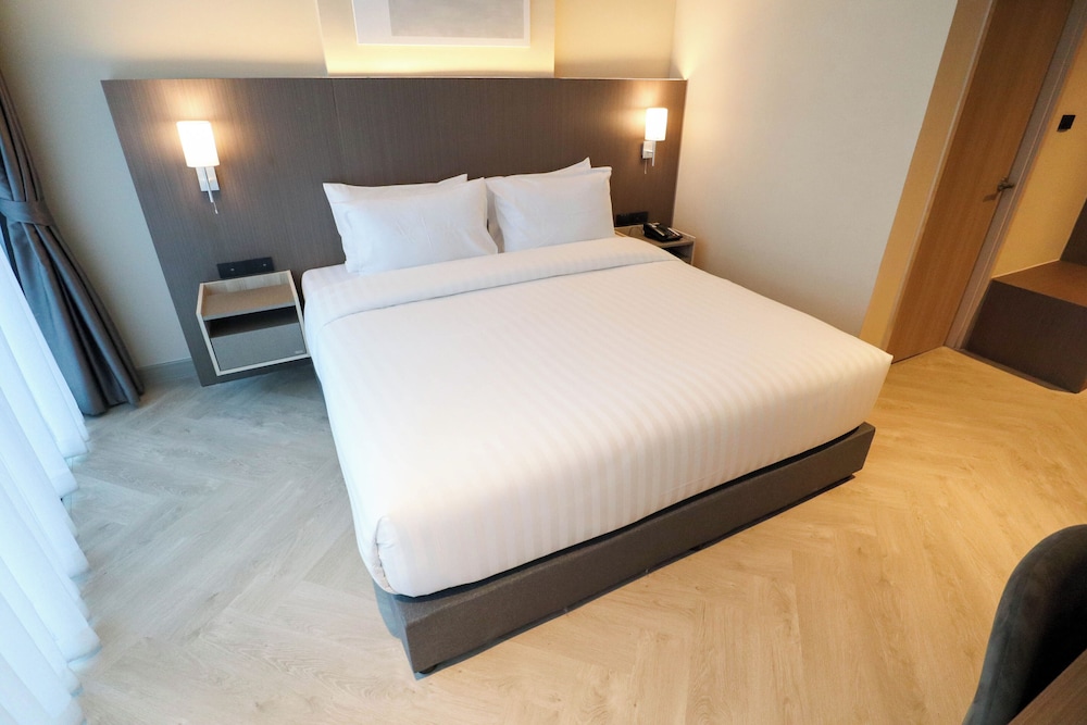 Superior Double Room, City View