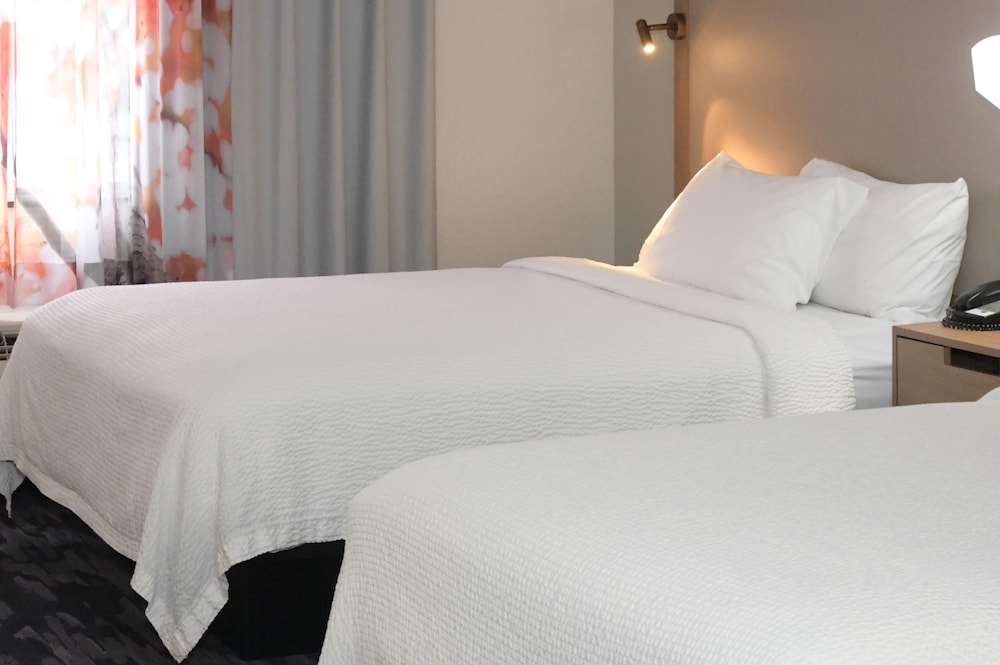 Room, 2 Queen Beds - Photo 9