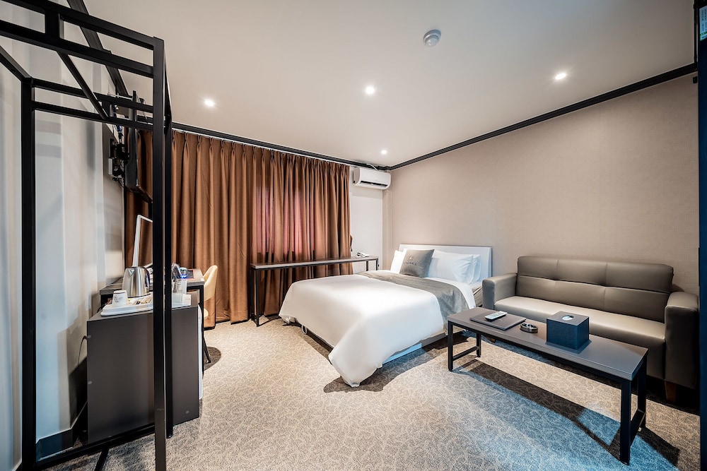 Standard Room - Photo 10