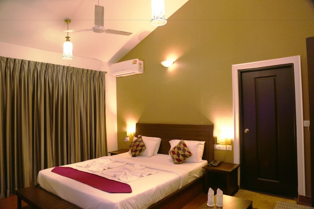 Luxury Ac Rooms With Balcony photo 2