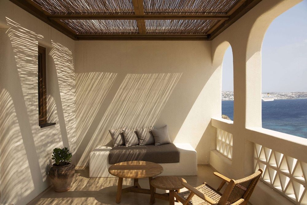 OMEON Signature Suite Sea View with Private Pool