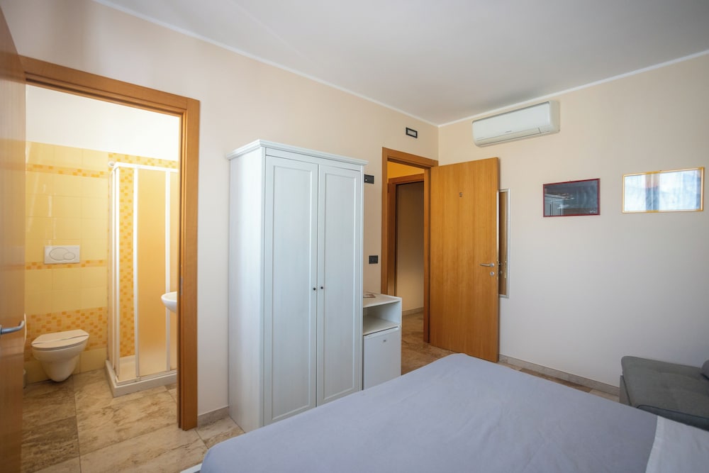 Basic Suite photo 3