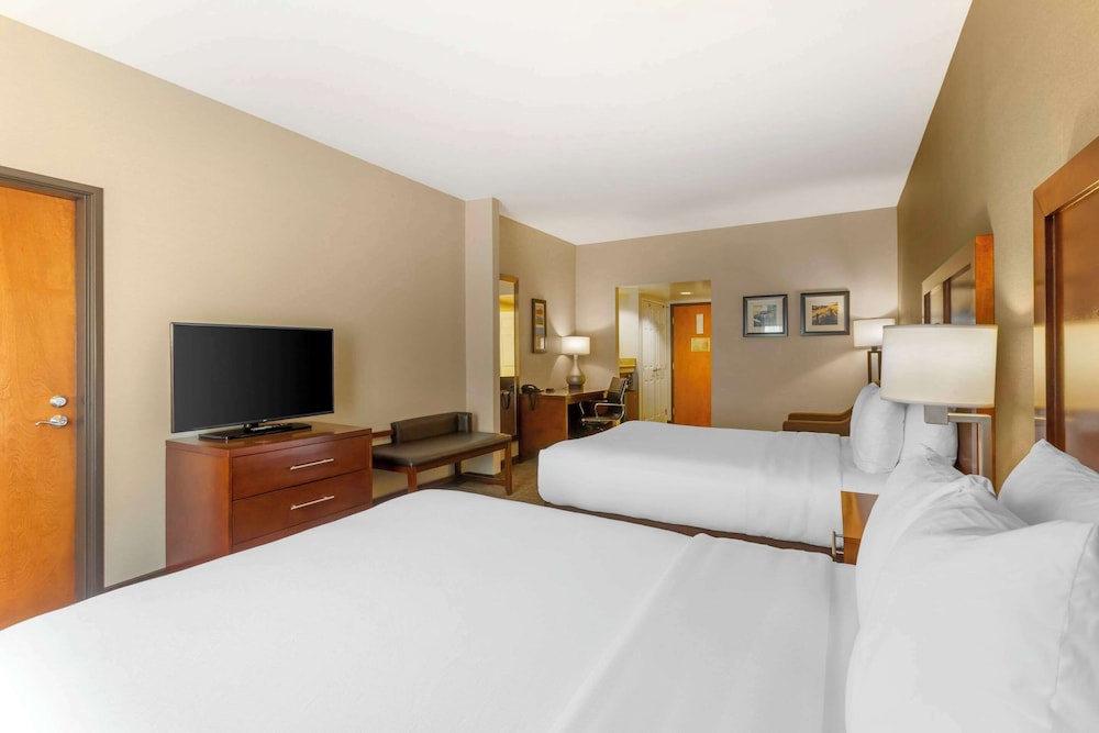 Room, 2 Queen Beds, Non Smoking (Pet Friendly) - Photo 4