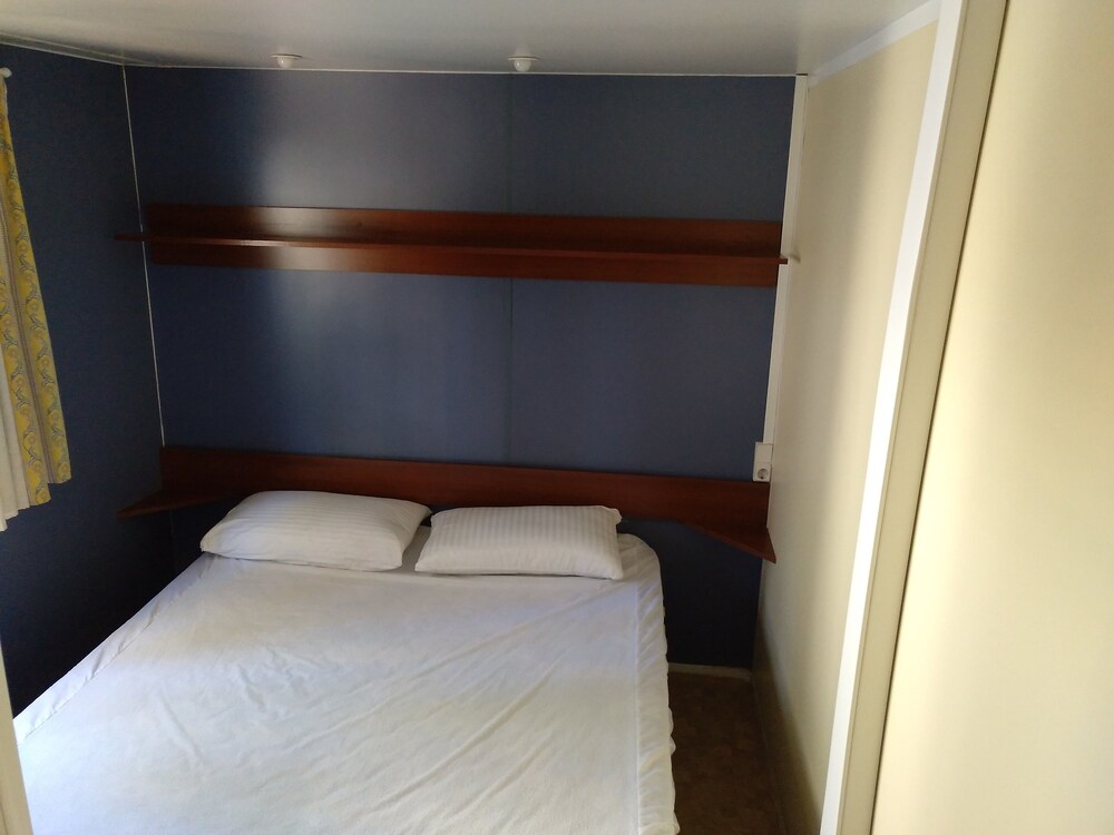 Basic Mobile Home, 2 Bedrooms