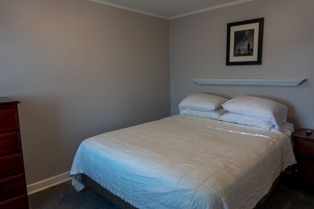 Two Queens Adjoining Room photo 3