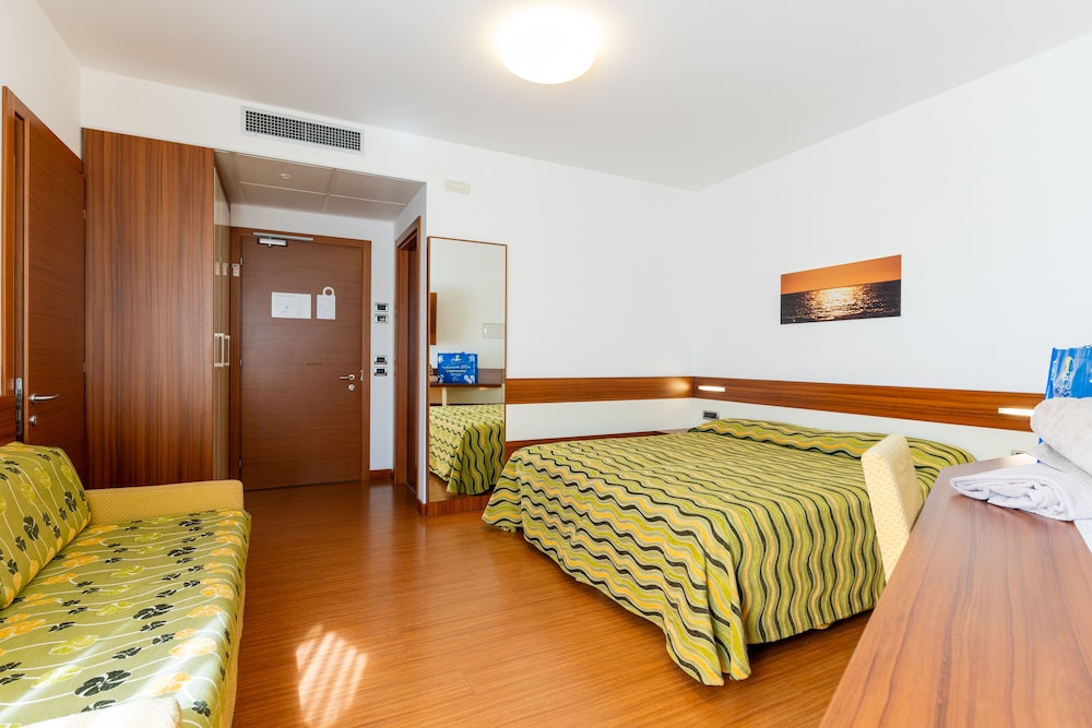 Family Room, Terrace (2+1) - Photo 1
